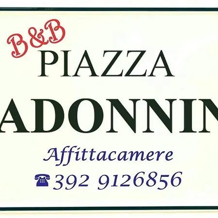 Piazza Madonnina *